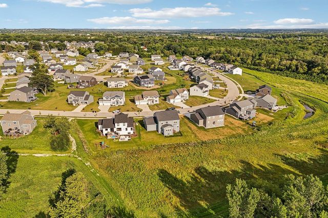 W242N5623 Peppertree DRIVE S, Sussex, WI 53089