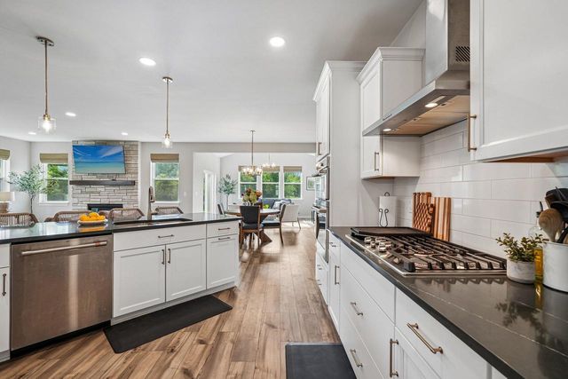 W242N5623 Peppertree DRIVE S, Sussex, WI 53089