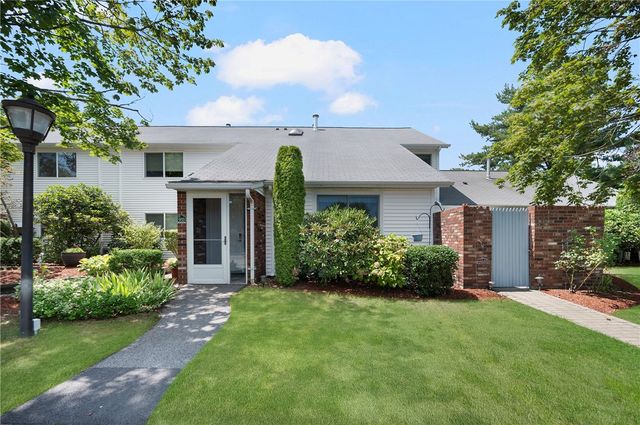 933 Williamsburg Circle, Warwick, RI 02886