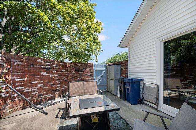 933 Williamsburg Circle, Warwick, RI 02886
