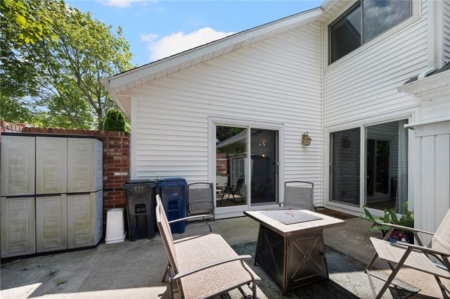 933 Williamsburg Circle, Warwick, RI 02886