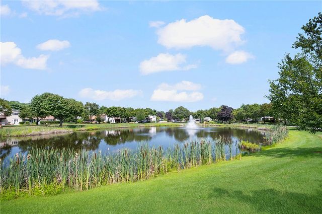 933 Williamsburg Circle, Warwick, RI 02886