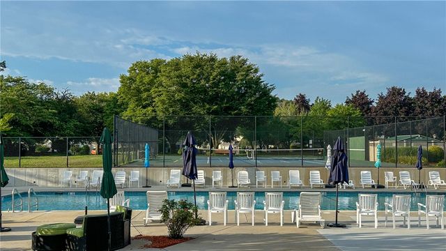 933 Williamsburg Circle, Warwick, RI 02886