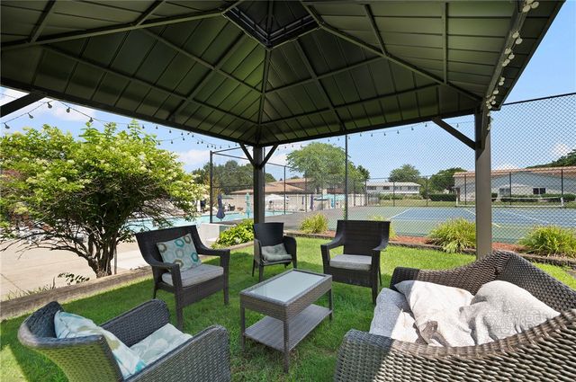 933 Williamsburg Circle, Warwick, RI 02886