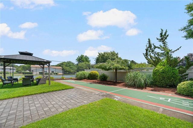 933 Williamsburg Circle, Warwick, RI 02886