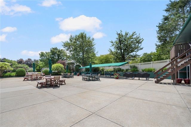933 Williamsburg Circle, Warwick, RI 02886