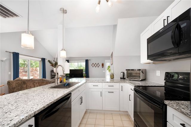 933 Williamsburg Circle, Warwick, RI 02886