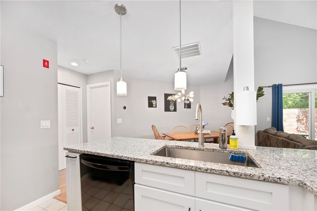 933 Williamsburg Circle, Warwick, RI 02886
