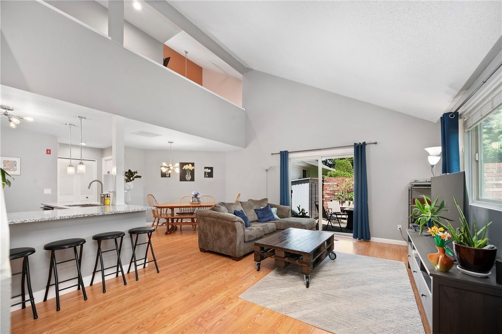 933 Williamsburg Circle, Warwick, RI 02886