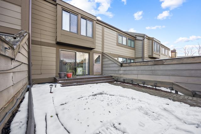 142 Aberdeen Court, Geneva, IL 60134