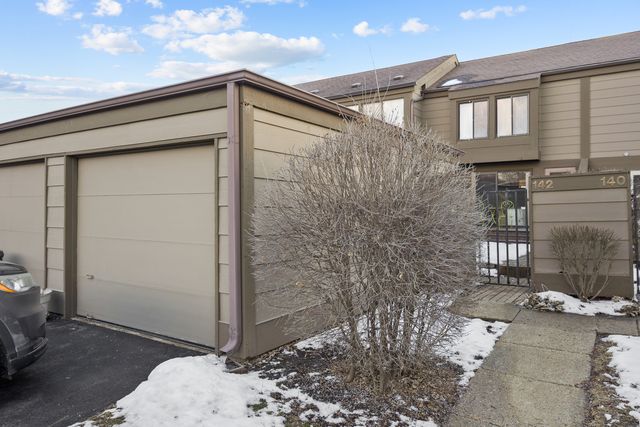 142 Aberdeen Court, Geneva, IL 60134