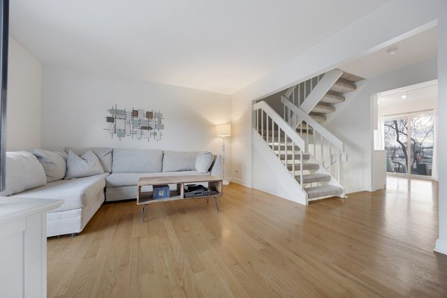 142 Aberdeen Court, Geneva, IL 60134