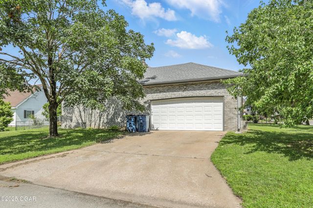 1901 Laura Lane, Joplin, MO 64801