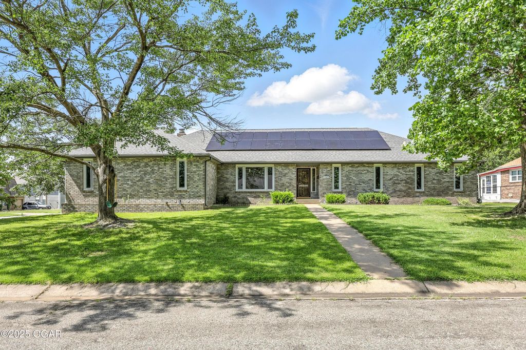 1901 Laura Lane, Joplin, MO 64801