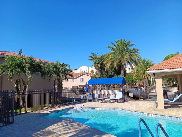 150 Riviera Circle, Weston, FL 33326