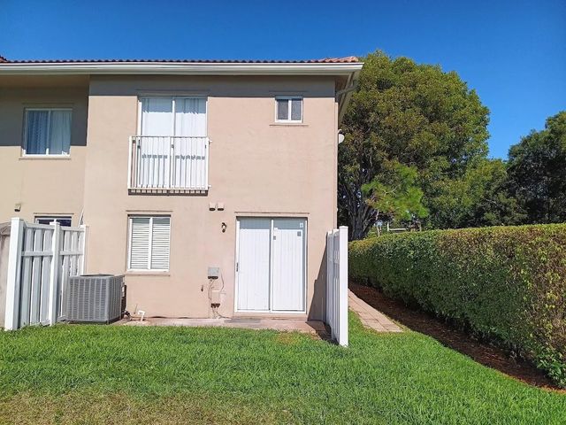 150 Riviera Circle, Weston, FL 33326