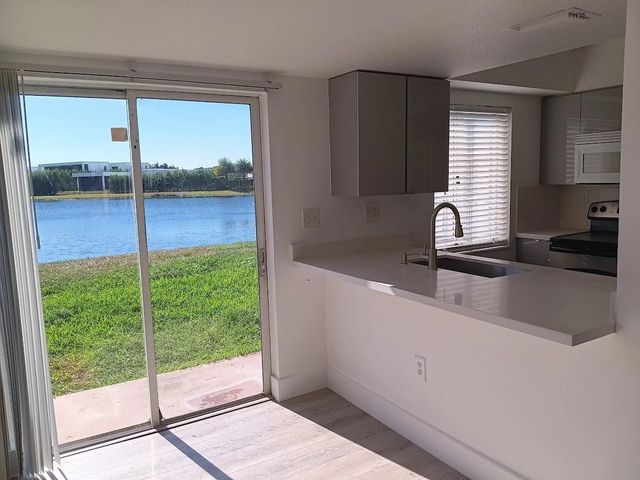 150 Riviera Circle, Weston, FL 33326