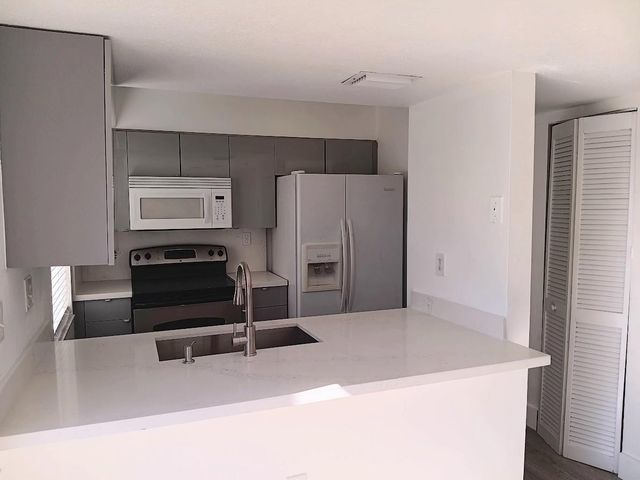 150 Riviera Circle, Weston, FL 33326