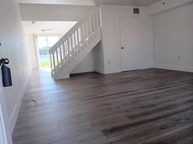 150 Riviera Circle, Weston, FL 33326