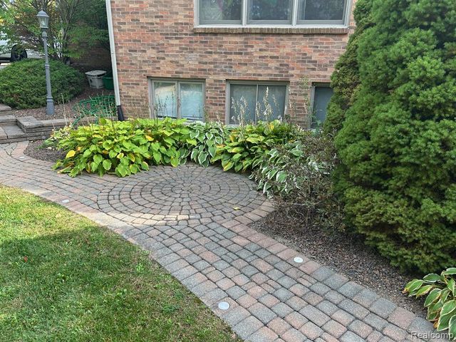 3904 Kaeleaf Road, Lake Orion, MI 48360