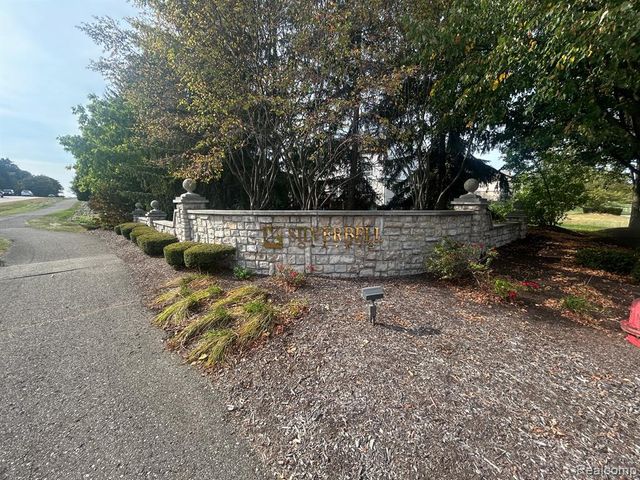 3904 Kaeleaf Road, Lake Orion, MI 48360