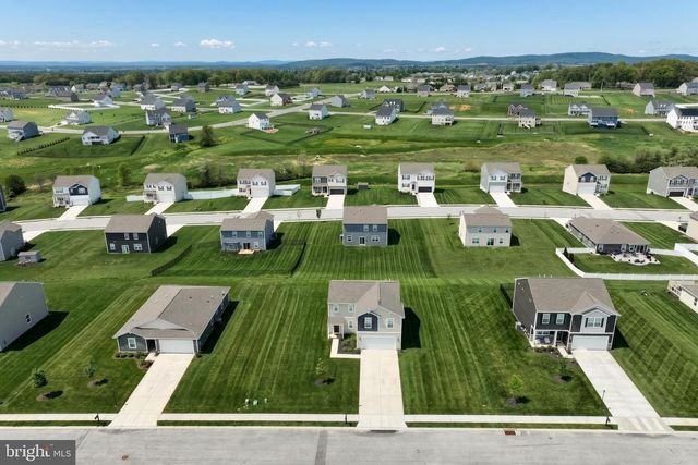 33 ENEFACE CRST, Hanover, PA 17331