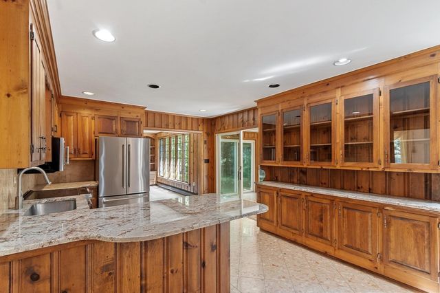 10 Zeus Drive, Chelmsford, MA 01824