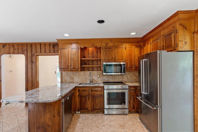 10 Zeus Drive, Chelmsford, MA 01824