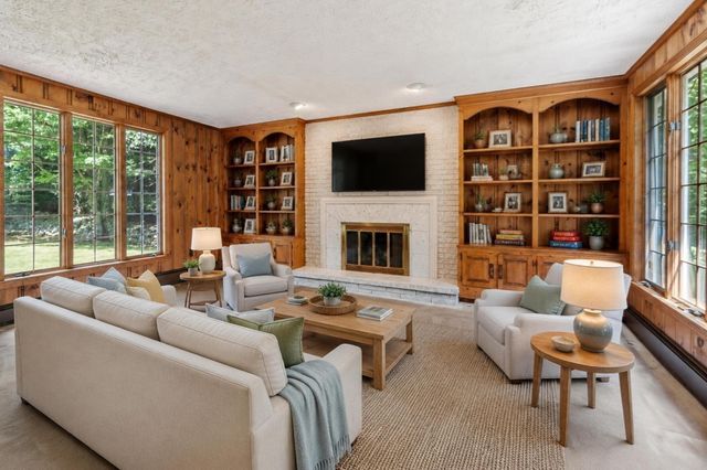 10 Zeus Drive, Chelmsford, MA 01824