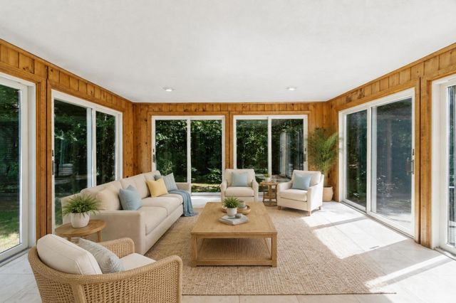 10 Zeus Drive, Chelmsford, MA 01824
