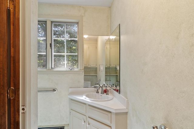 10 Zeus Drive, Chelmsford, MA 01824