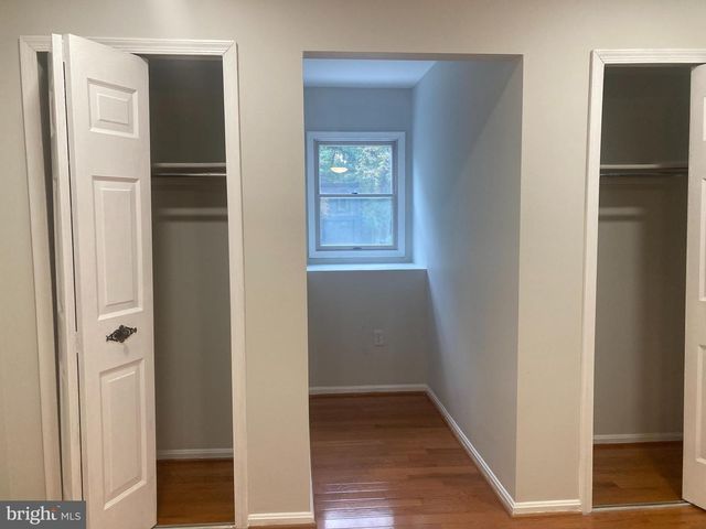 1411 FALLSWOOD DR, Rockville, MD 20854