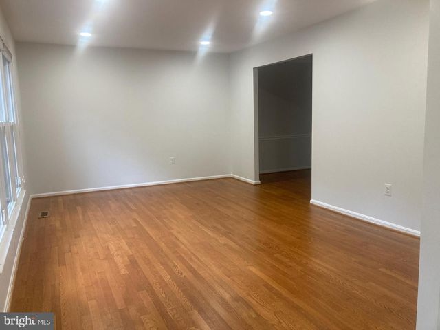 1411 FALLSWOOD DR, Rockville, MD 20854