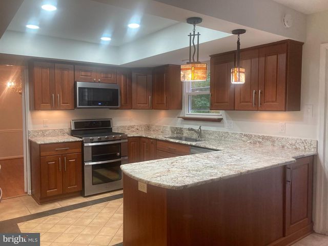1411 FALLSWOOD DR, Rockville, MD 20854