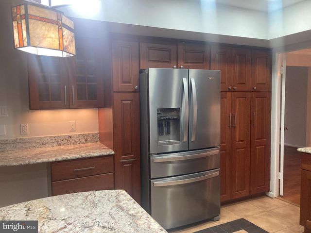 1411 FALLSWOOD DR, Rockville, MD 20854