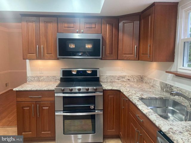 1411 FALLSWOOD DR, Rockville, MD 20854
