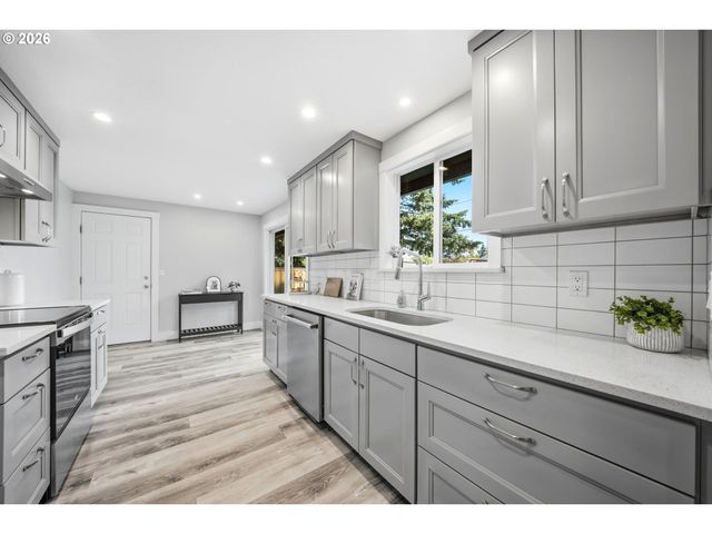 712 Ne 195TH Ave, Portland, OR 97230