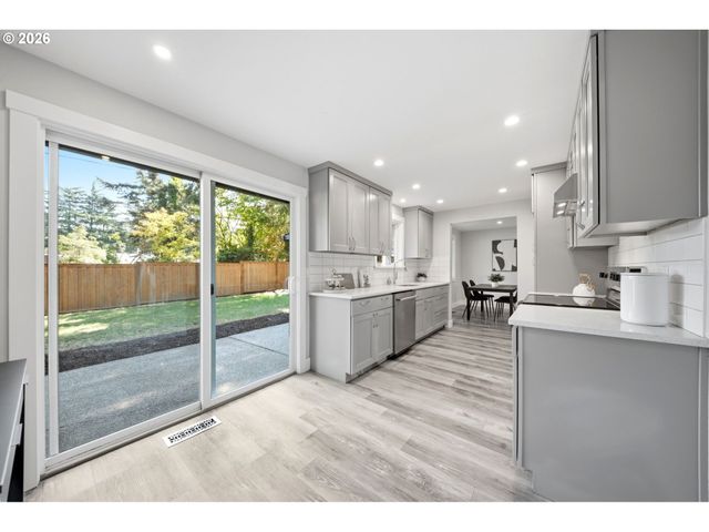 712 Ne 195TH Ave, Portland, OR 97230