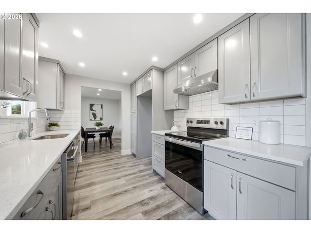 712 Ne 195TH Ave, Portland, OR 97230