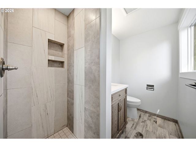 712 Ne 195TH Ave, Portland, OR 97230