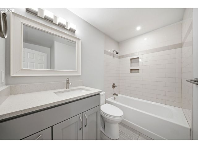 712 Ne 195TH Ave, Portland, OR 97230