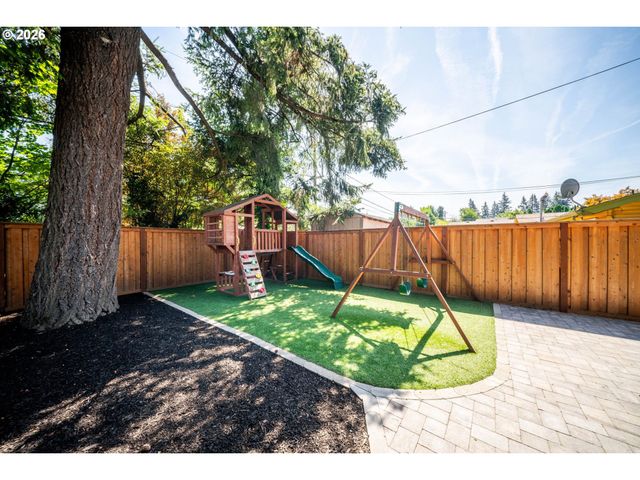 712 Ne 195TH Ave, Portland, OR 97230