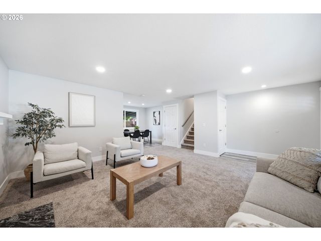 712 Ne 195TH Ave, Portland, OR 97230