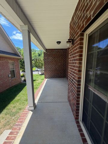 266 Turnberry Cir, Clarksville, TN 37043