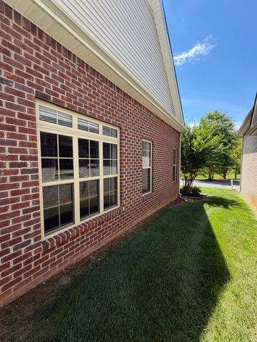 266 Turnberry Cir, Clarksville, TN 37043