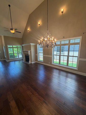 266 Turnberry Cir, Clarksville, TN 37043