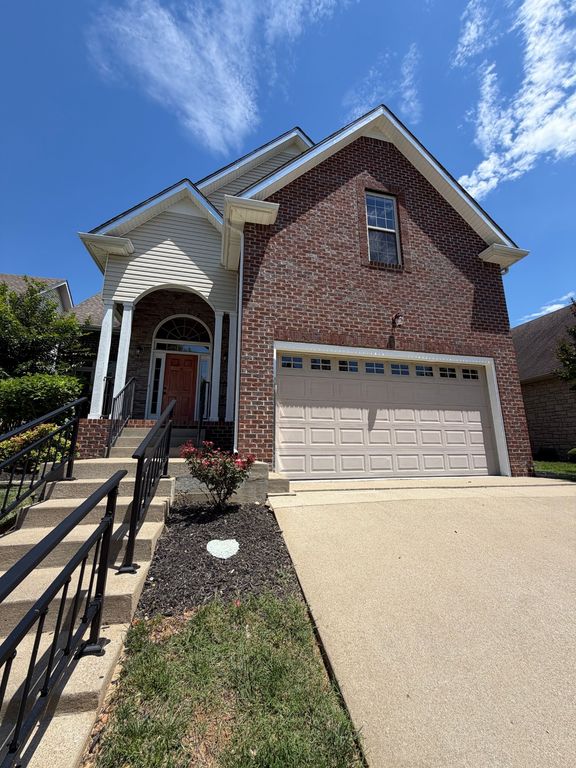 266 Turnberry Cir, Clarksville, TN 37043