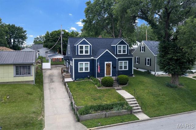 1123 Pike Street, St Charles, MO 63301