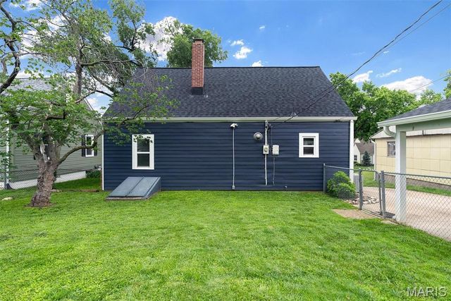 1123 Pike Street, St Charles, MO 63301