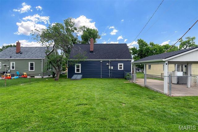1123 Pike Street, St Charles, MO 63301
